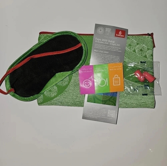 Emirates Travel Bag Zipping Closure With Sleepmask and Earplugs - Picture 4 of 6